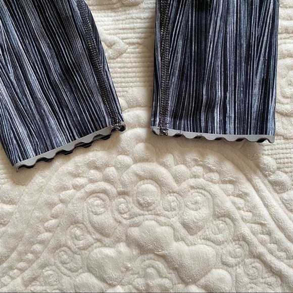 Lululemon crop pants with pockets - Picture 8 of 8